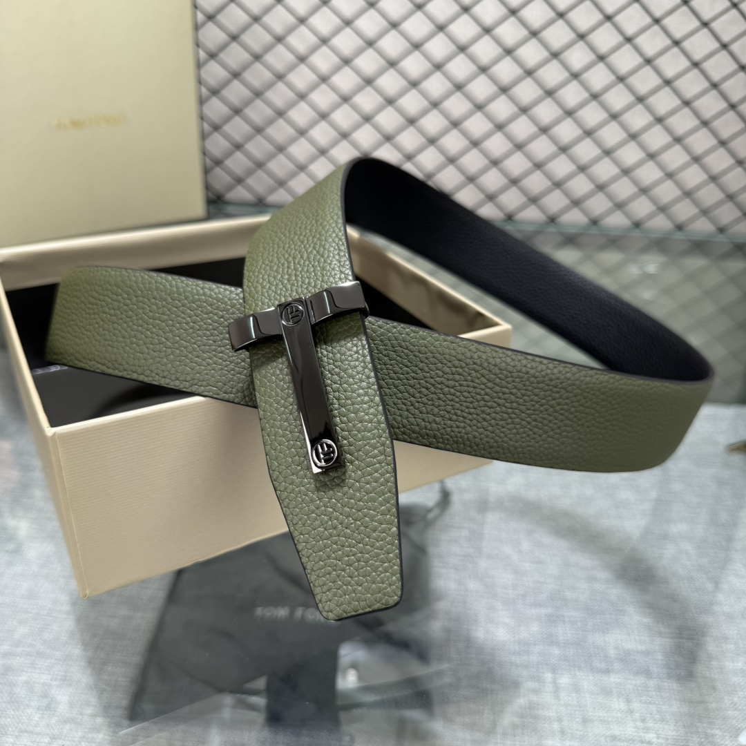 Tom Ford Men Reversible Leather Belt – T-Icon Gunmetal Buckle, Elegant Pebbled & Black Smooth Calf Leather