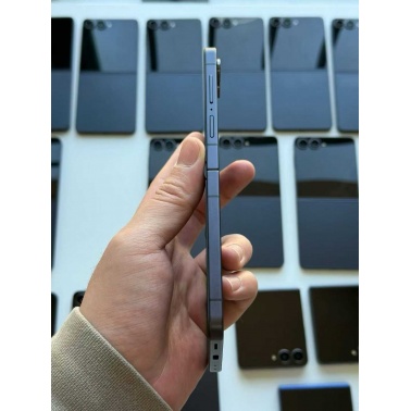 Samsung Galaxy Z Flip7 – Stylish Foldable Smartphone with Advanced Camera