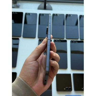 Samsung Galaxy Z Flip7 – Stylish Foldable Smartphone with Advanced Camera